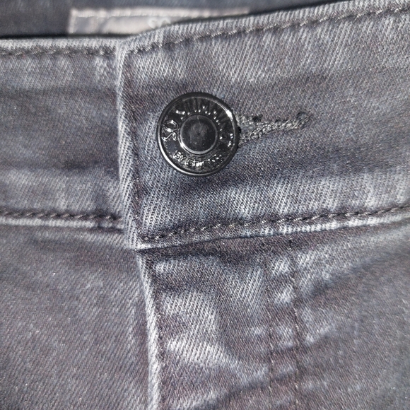"Chico's" Jeans Color: Black Size:1(M) - Picture 4 of 5